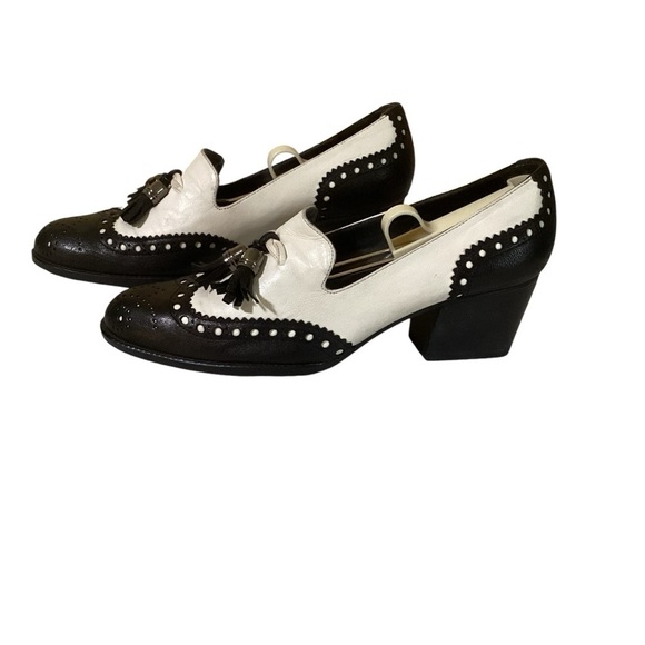 Stuart Weitzman Shoes - Stuart Weitzman Women’s Black & White Heels.  Size 6N